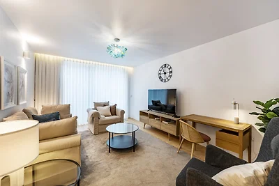 Nomad's Lux - 2BDR Almada Private Porto