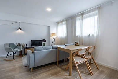 Nomad's Lux - 1BDR Charming Top Floor Porto