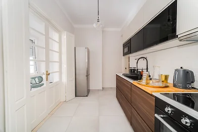 Nomad's By Sta Catarina Flats - 3BED Moments