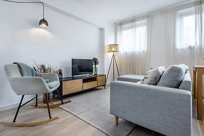 Nomad's Lux - 1BDR Charming Top Floor Porto