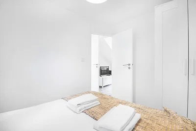 Nomad's Castel Lisbon - 1BDR The Reader