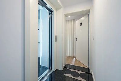 Nomad's Lux - 1BDR Charming Top Floor Porto