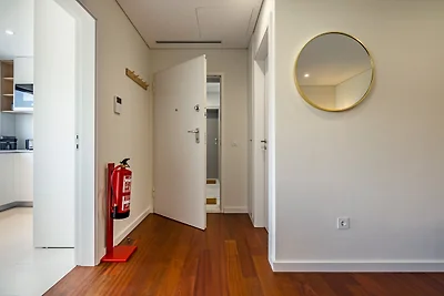 Nomad's Lux - 2BDR & Parking Flores Square...