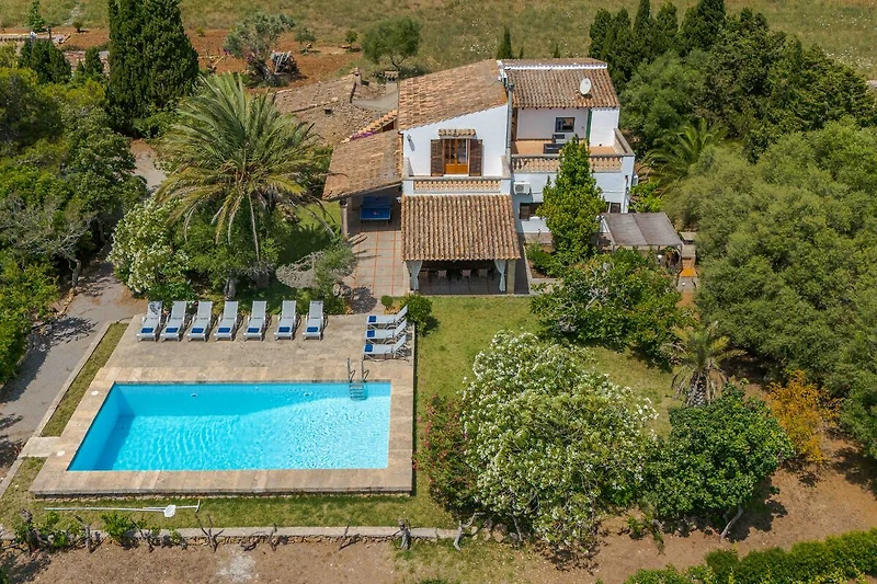 Pool und Landhaus für entspannte Ferientage