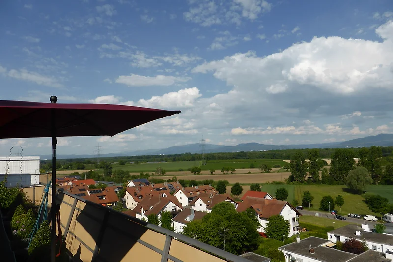 Weite Himmelsansicht für freie Urlaubsmomente.