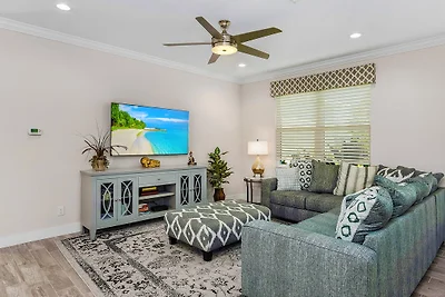 ref 601. Stunning waterfront villa.