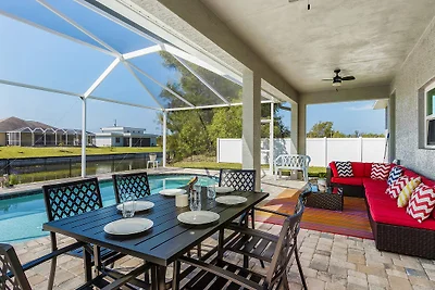 ref 601. Stunning waterfront villa.