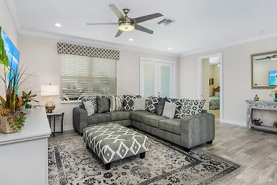 ref 601. Stunning waterfront villa.