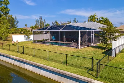 ref 601. Stunning waterfront villa.