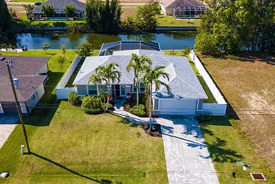 ref 601. Stunning waterfront villa.