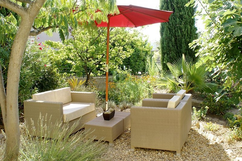 Lounge-Ecke im Garten