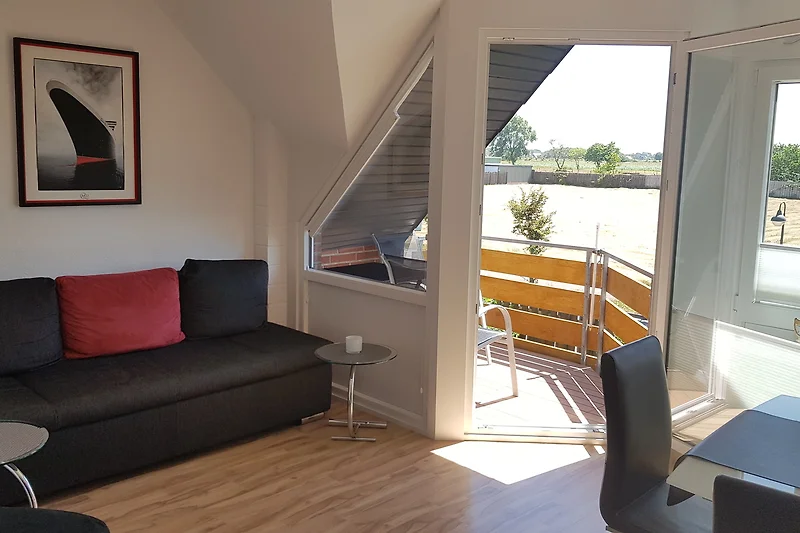 Wohnzimmer mit Balkon