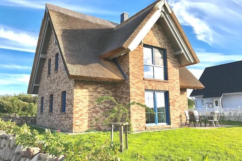 Reetdachhaus mit Klinker in ruhiger Lage.