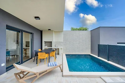 Istrian Villa Near Sea & Pool