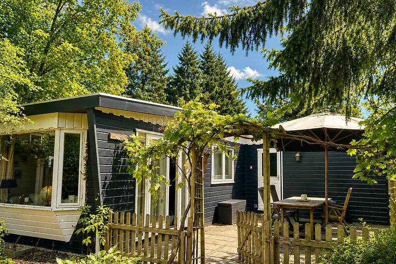 Umzäunte Terrasse mit viel Privatsphäre