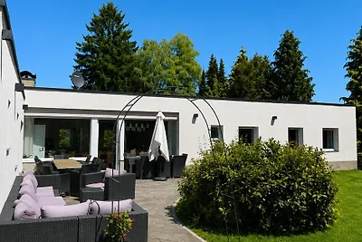 Haus der alten Bäume