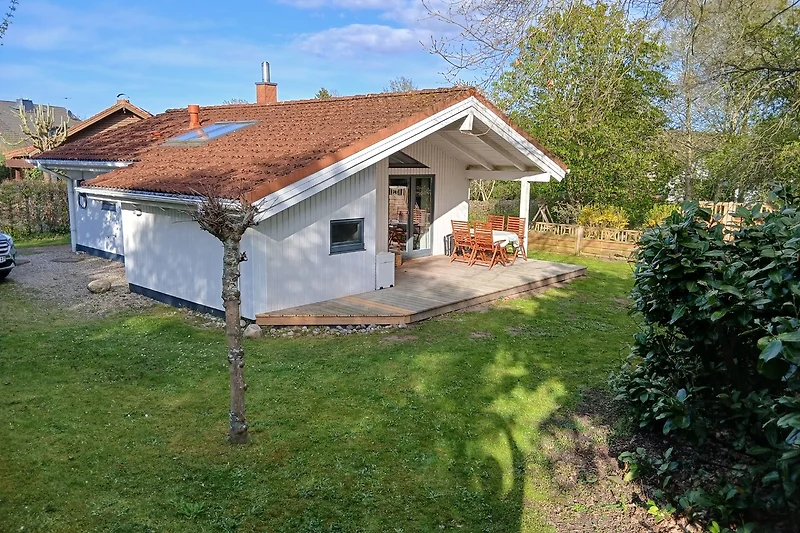 Landhaus mit Hofeinfahrt und gepflegtem Garten