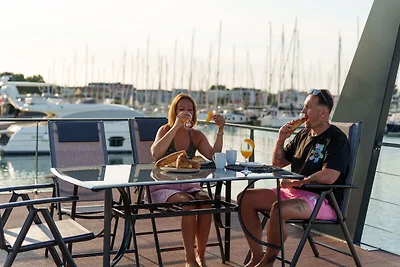 Pearl Infinity – Woonboot aan zee
