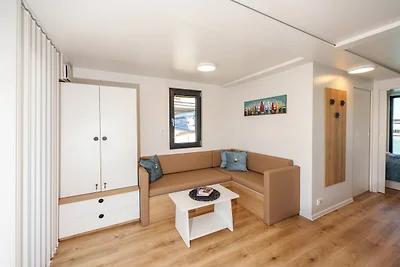 Pearl Infinity – Woonboot aan zee