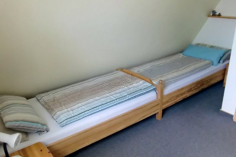Slaapkamer 2 met eenpersoonsbedden