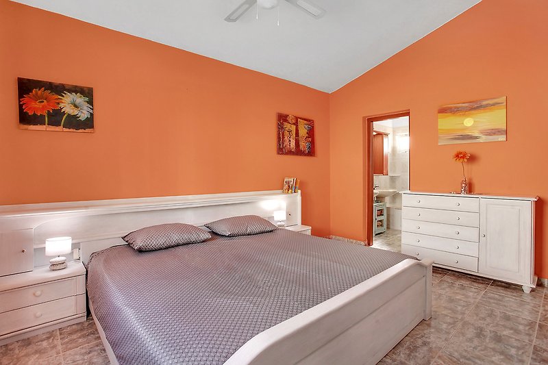 Schlafzimmer 1