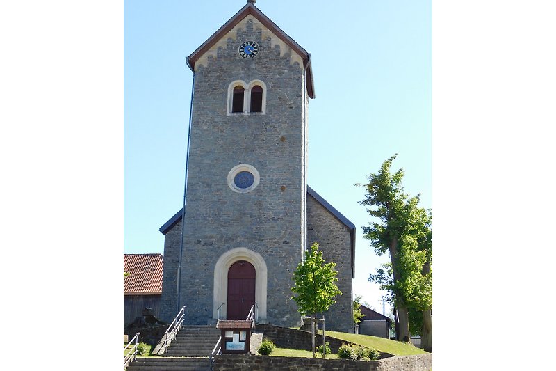 Mittelalterliche Kirche im Ortskern
