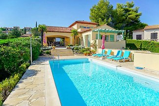 Villa mit Pool und Meerblick