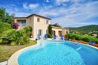 Domek letniskowy Villa with pool and sea views