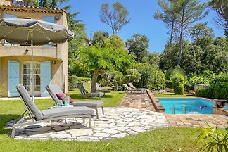 Villa mit Pool beim Golfplatz