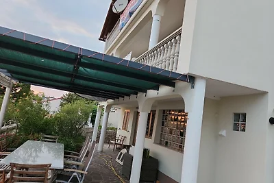 Apartments Karlobag