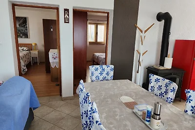 Apartments Karlobag