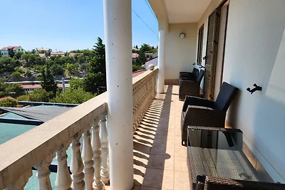 Apartments Karlobag