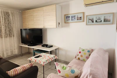 Apartments Karlobag