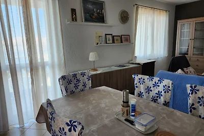 Apartments Karlobag
