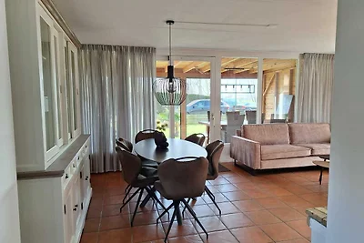 Mediterranes Strandhaus am See