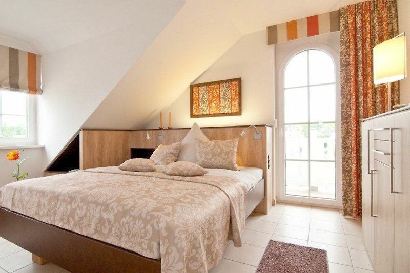 Schlafzimmer mit Doppelbett 160 x 200 cm