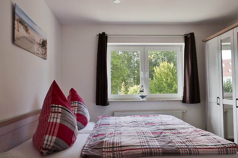 Schlafzimmer mit Doppelbett