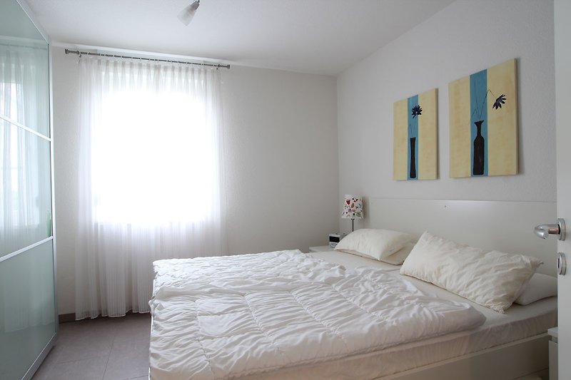 Schlafzimmer mit Aussenrollo