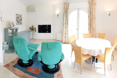 Ferienhaus Flora mit Privatpool