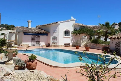 Ferienhaus Flora mit Privatpool