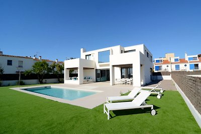 PP 825 Villa con piscina España