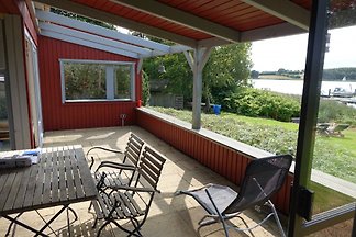 Ferienhaus direkt am Wasser.
