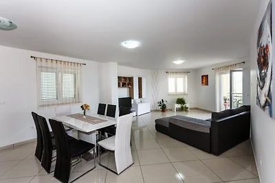 Moderne FeWo Mirna 1 mit Meerblick!