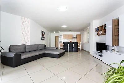 Moderne FeWo Mirna 1 mit Meerblick!