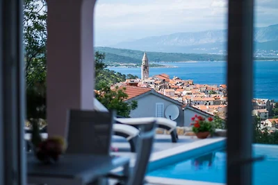 Sascha mit Pool und Traum-Meerblick