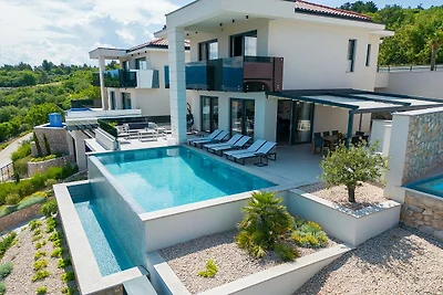 Villa See mit Pool & Panoramablick