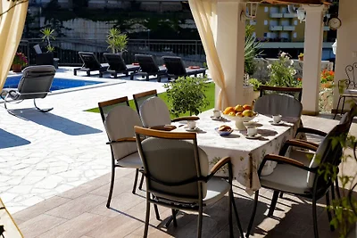 Mela - modern, mit Pool & Meerblick