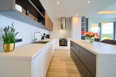 Villa See mit Pool & Panoramablick