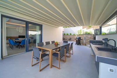 Villa See mit Pool & Panoramablick