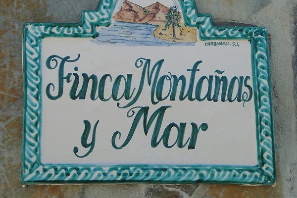 <span style="font-size:smaller;">Firma Finca Montañas y Mar</span><br> Frau Bauer <span style="font-size:smaller;">Firma Finca Montañas y Mar</span><br> Frau Bauer